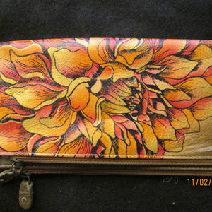 Anuschka Hand Painted Flowers Db Zip Wallet